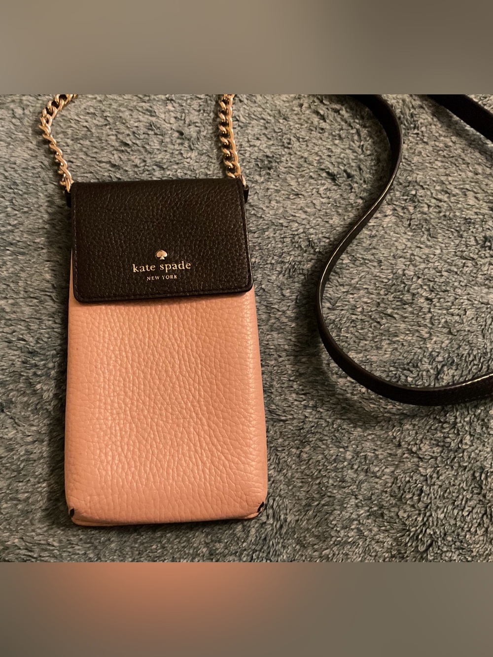 Kate Spade Pebbled Leather Phone Crossbody Colorblock Blush/Pink/Black/GLD Chain - Picture 2 of 9
